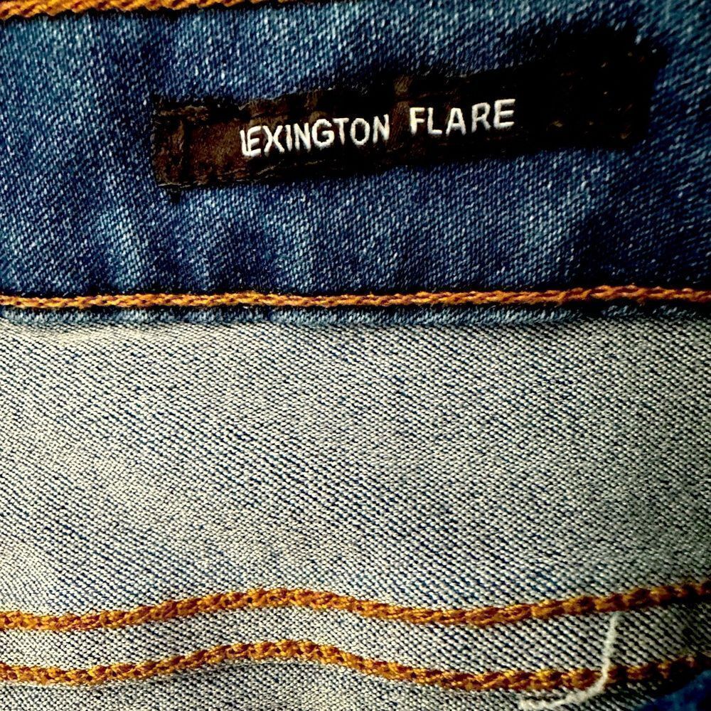 Jones New York Women’s Lexington High Rise Flare Leg Jeans in the Size 12/31 - Picture 7 of 10